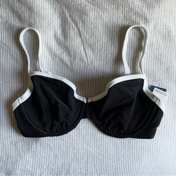 Curve Love 90s Clean Underwire Bikini Top in Black with White Contrast - Picture 1 of 11